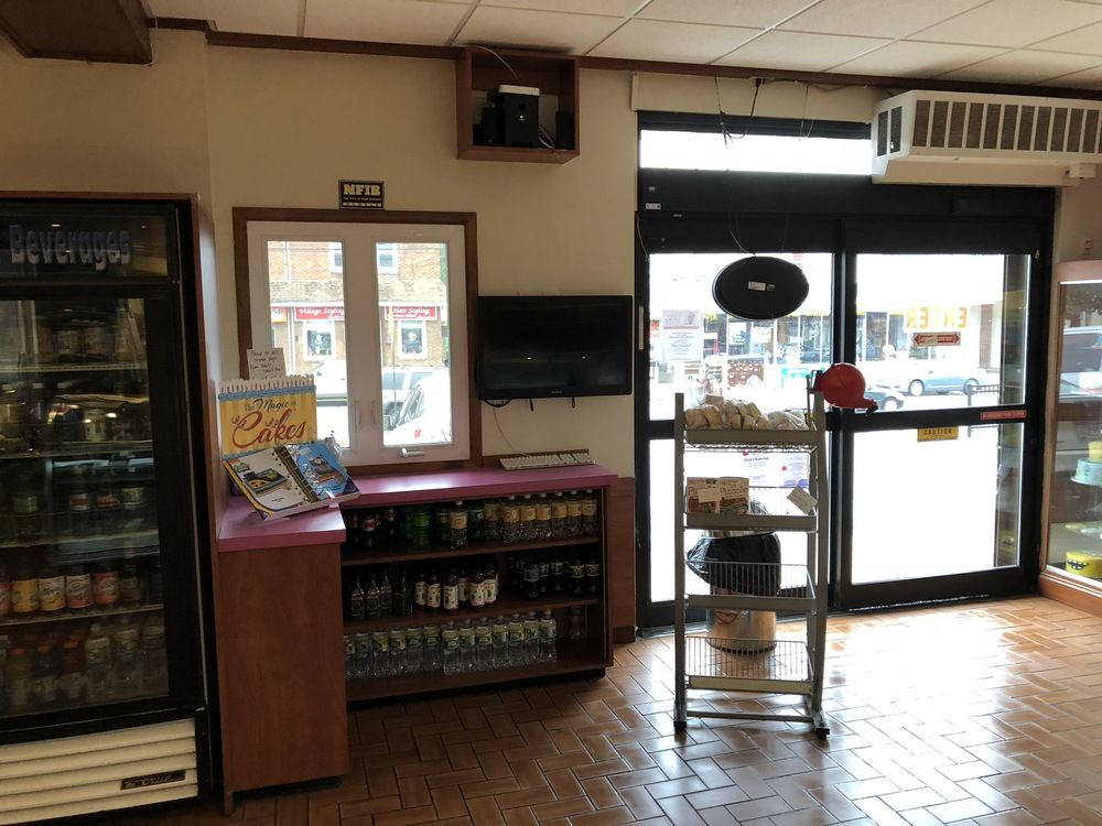 Traub's Bakery: 1020 Lincoln Avenue, Prospect Park, PA 19076